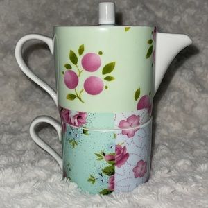 Allie+ Cesca 3 piece Stacked Tea Pot Floral print. In excellent condition.